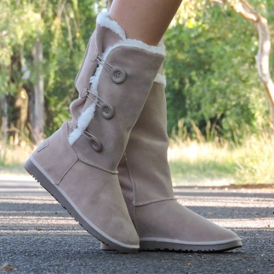 Bota Couro Bela Flor Ugg Botões Feminino - Bege