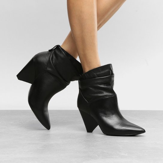 Bota Couro Cano Curto Raphaella Bozz Slough Salto Cone Feminina - Preto