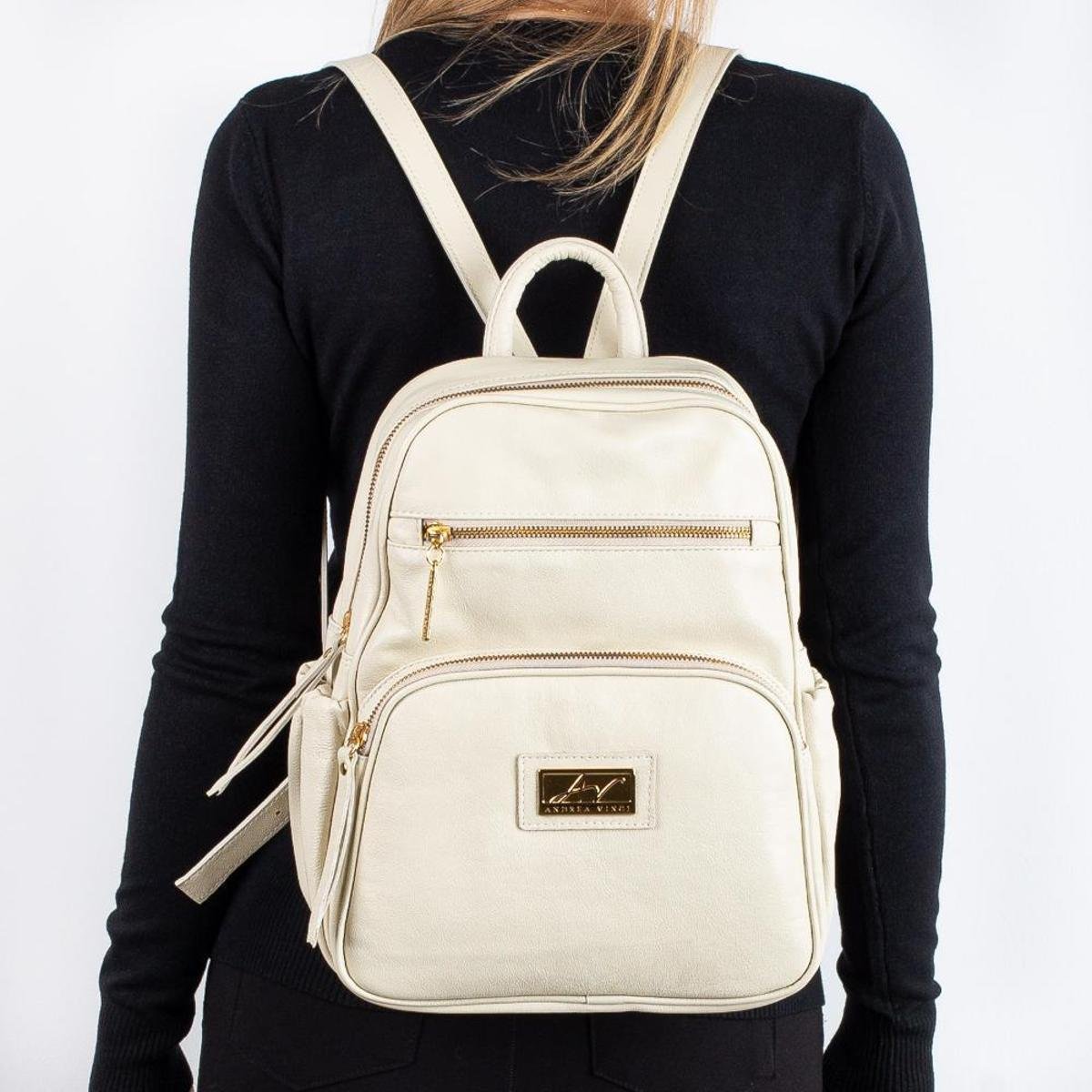 Mochila feminina pequena de couro liso Zoey - Marfim | Zattini