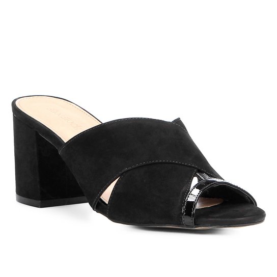 Mule Couro Shoestock Detalhe Verniz Feminina - Preto