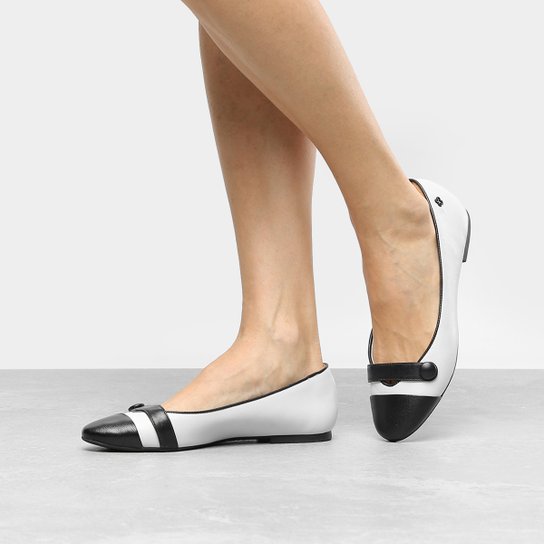 Sapatilha Couro Capodarte Bicolor Tira Botão Feminina - Branco+Preto