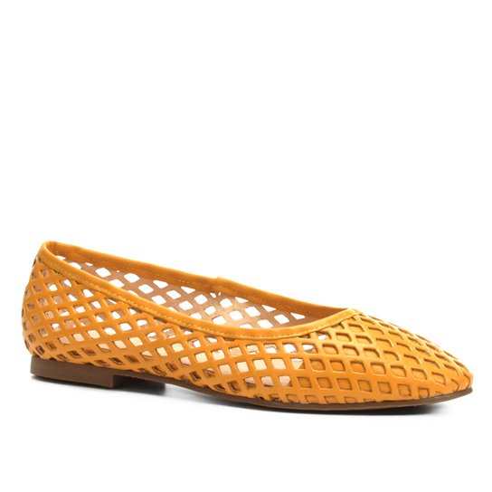 Sapatilha Couro Shoestock Bico Redondo Vazada Feminina - Mostarda