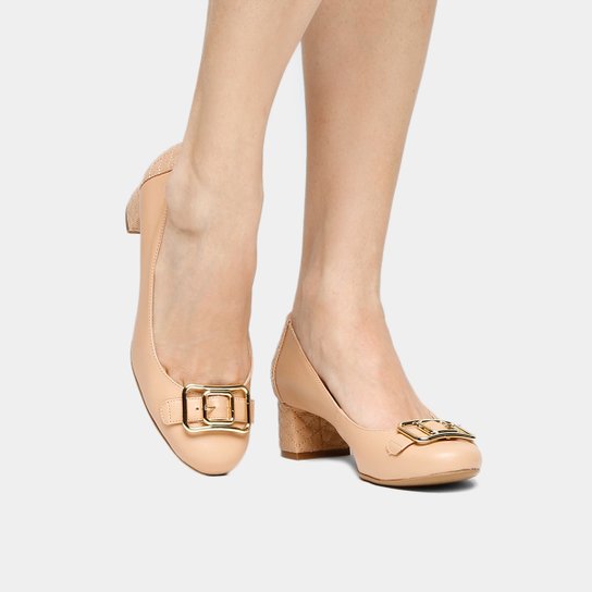 Scarpin Couro Shoestock Salto Médio Matelassê Fivela - Nude