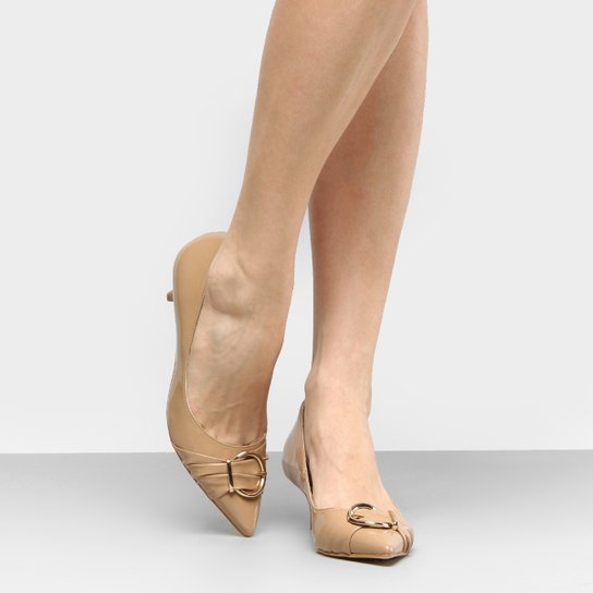 Scarpin Shoestock Bico Fino Fivela - Caramelo