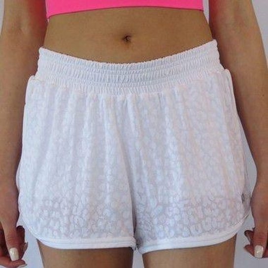 Shorts Sobreposto com Renda Alto Giro - Branco