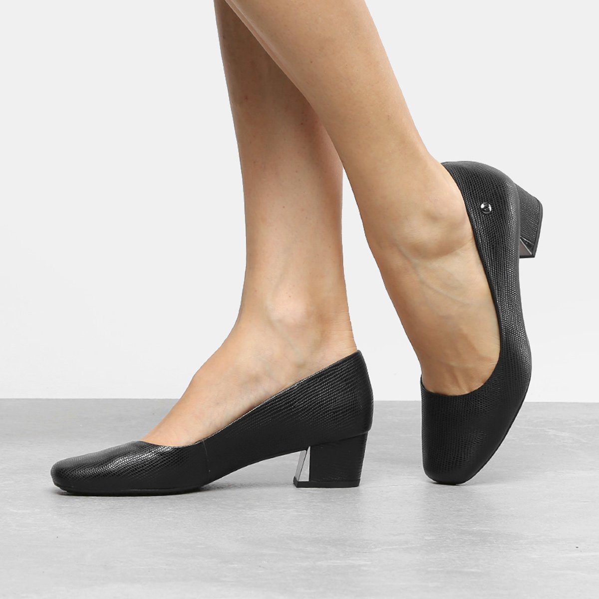 Scarpin Couro Usaflex Salto Baixo Metal