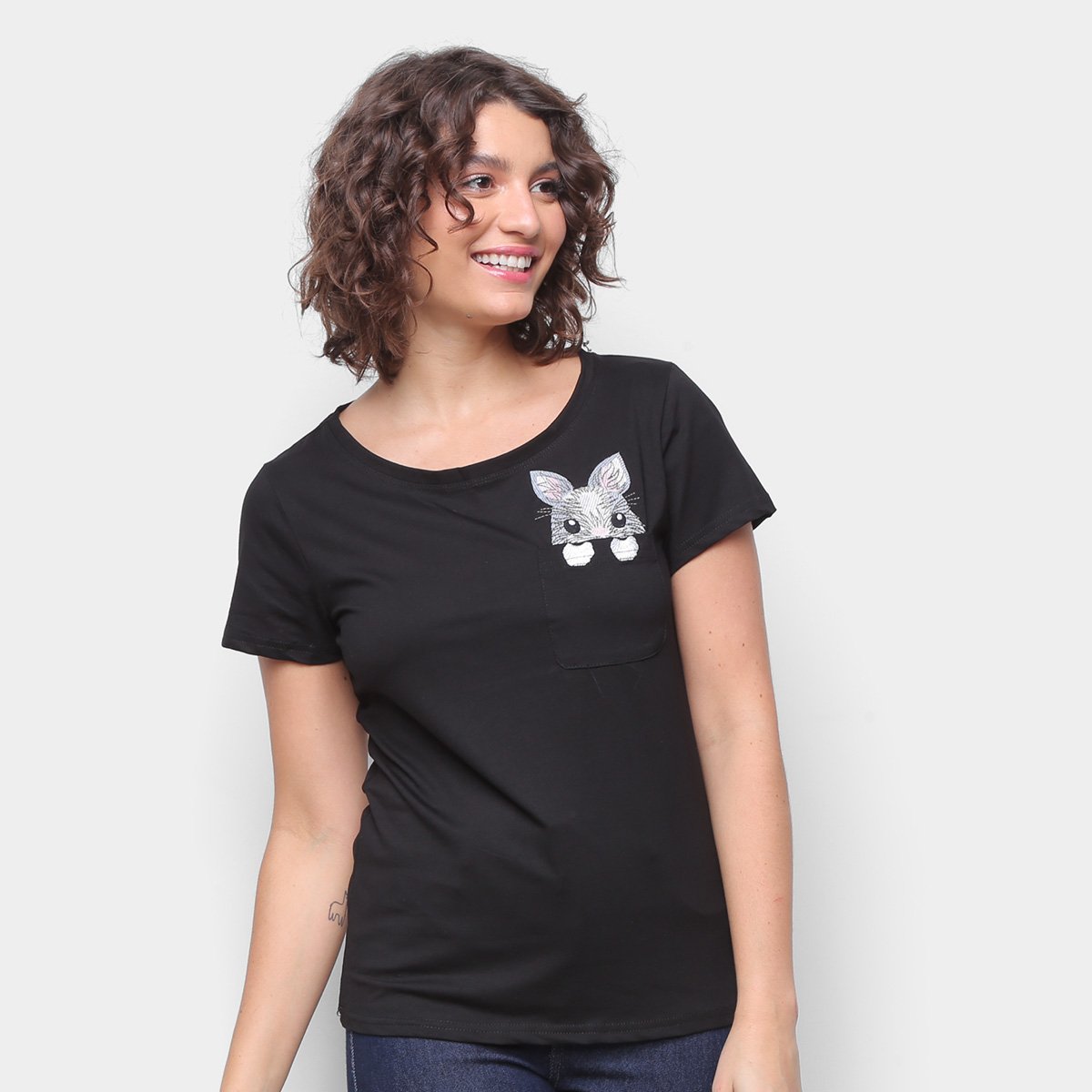Camiseta Top Moda c/ Bolso Bordada Manga Curta Feminina