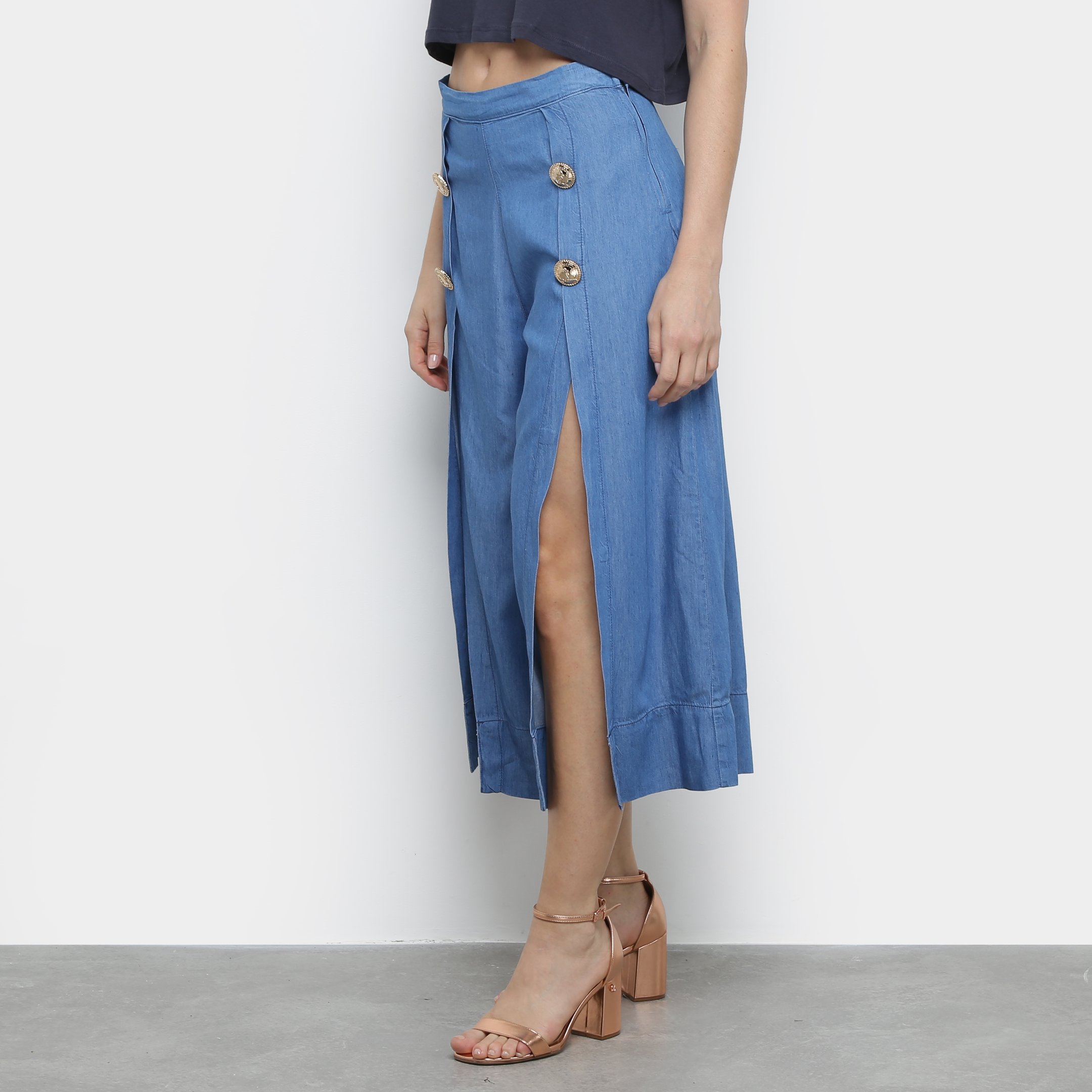 Calça Jeans Pantacourt Lança Perfume Fendas Botões Feminina