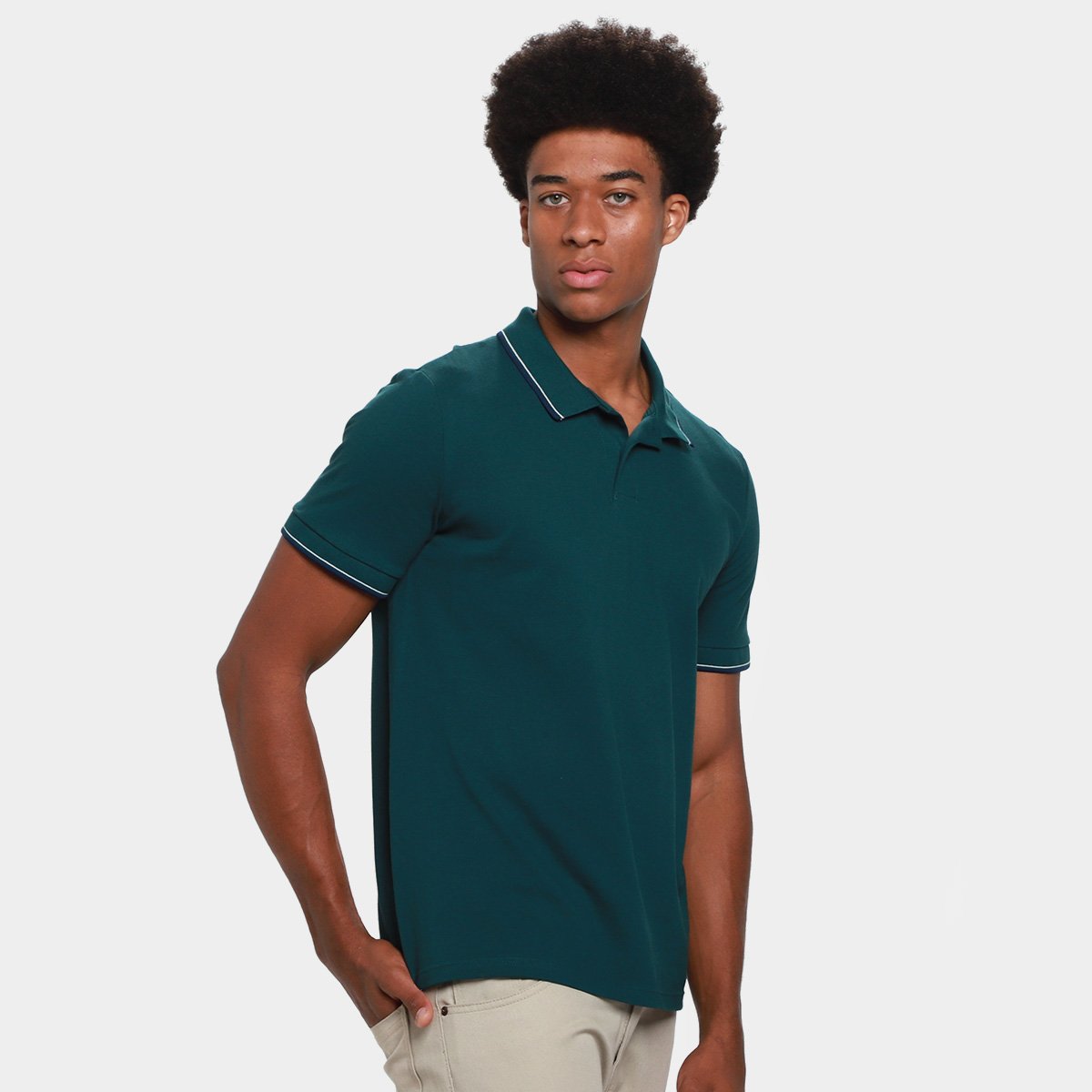 Verde escuro