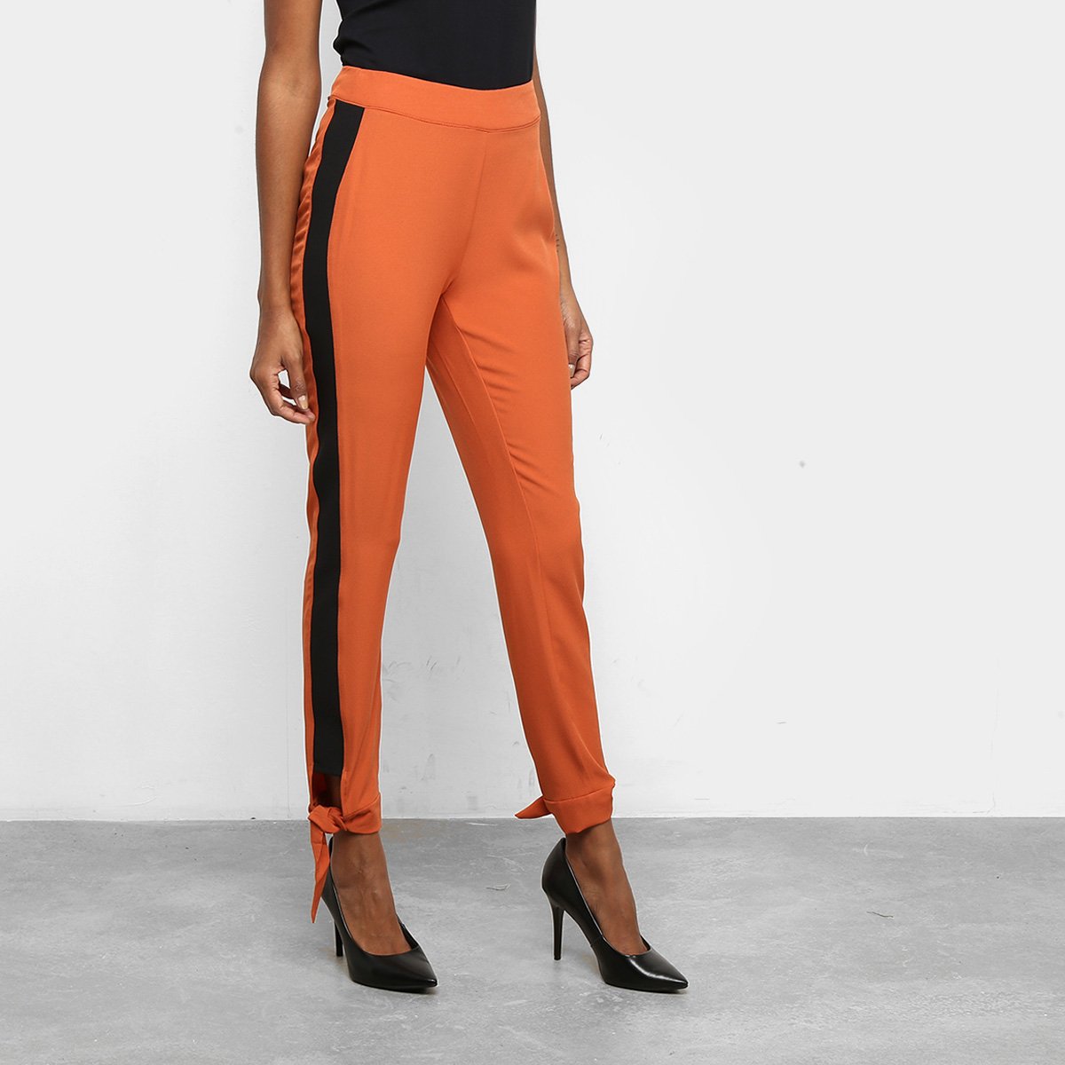 Calça Skinny Acostamento Listra Lateral Barra Nó Feminina