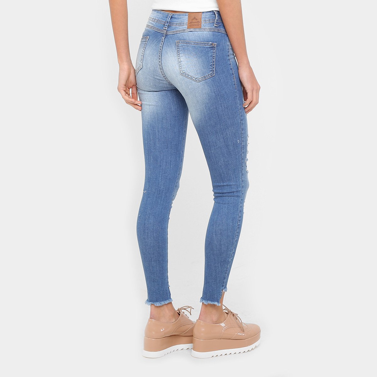 calça jeans desfiada embaixo