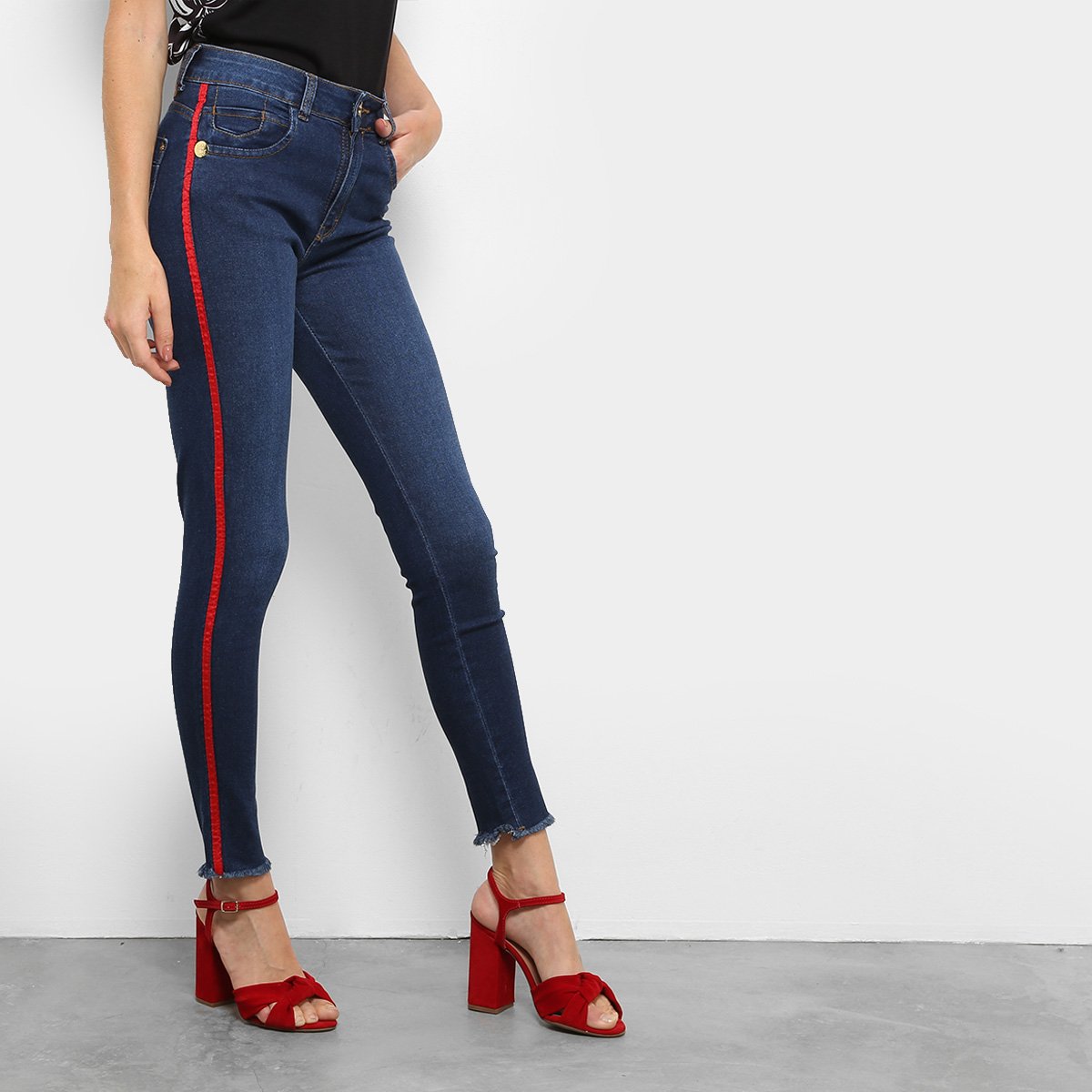 calça jeans com listra do lado feminina