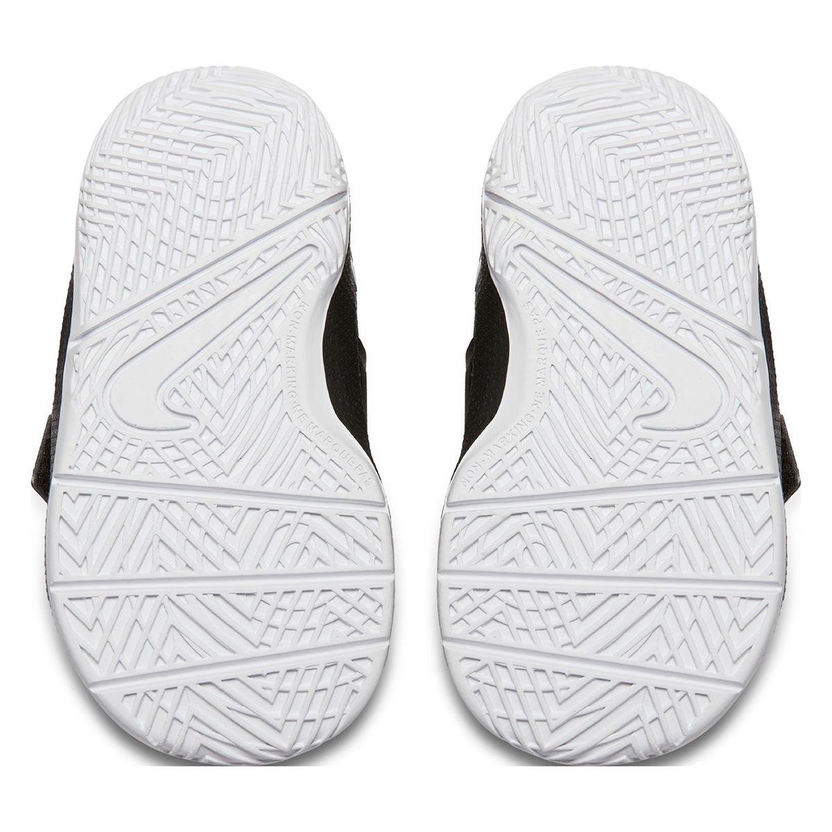 tênis infantil couro nike team hustle d masculino