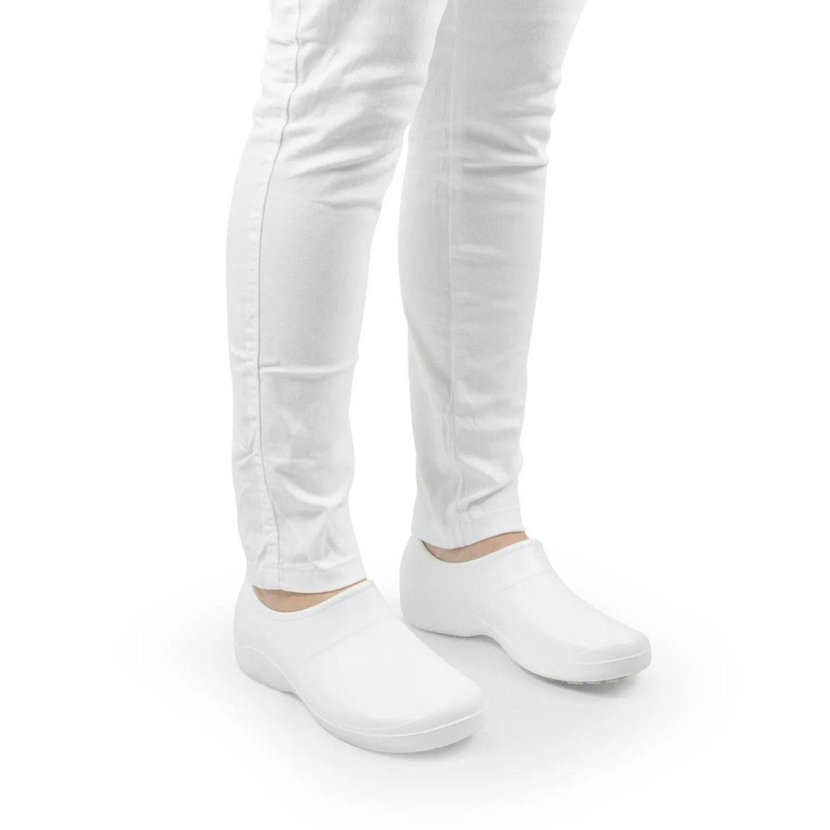 Sapato Babuche Fechado Profissional Trabalho Cozinha Yvate Leve  Antiderrapante em Promoção | Ofertas na Americanas