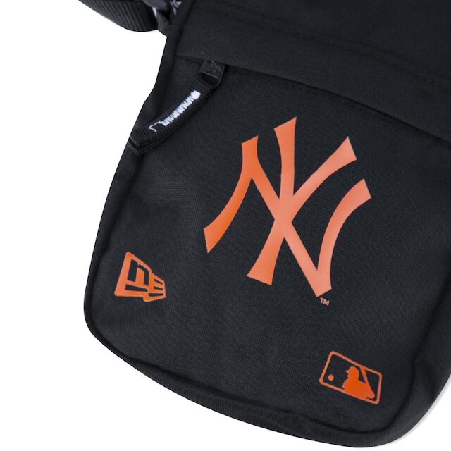 BAG SIDE NEW YORK YANKEES PRETO LOGO LARANJA PRETO/LARANJA NEW ERA
