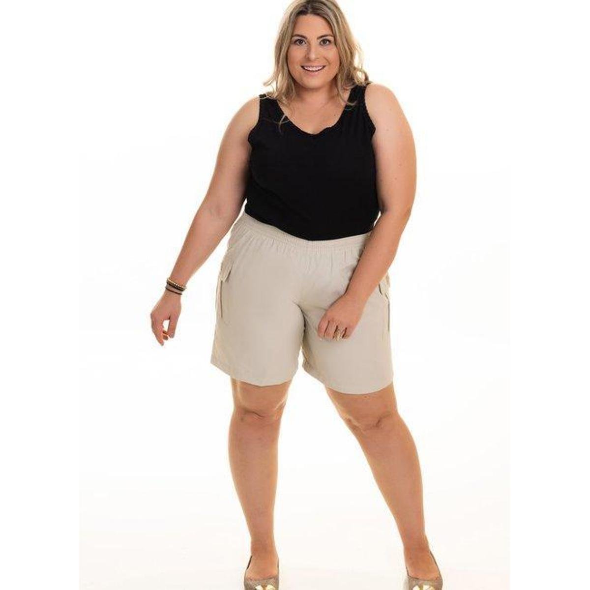 Bermuda Feminina Plus Size Sarja Bolso Cargo Elástico Cintura - Serena - Areia Menor preço em Bermuda Feminina Plus Size Sarja Bolso Cargo Elástico Cintura - Serena - Areia