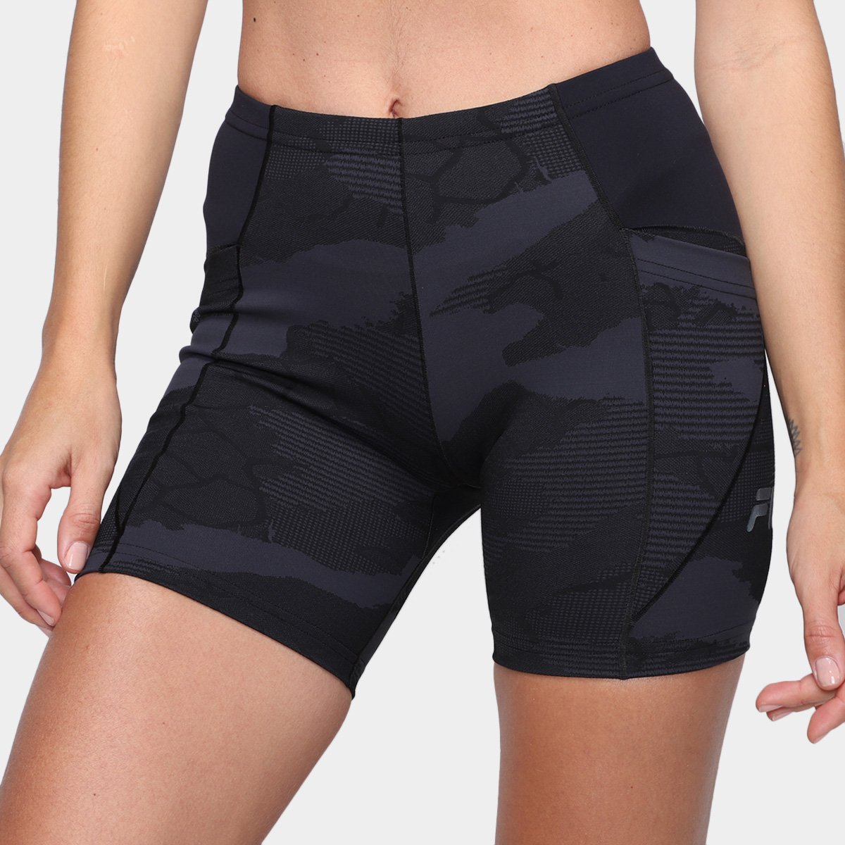 Bermuda Fila High Tech Emanatrix Pockets Feminina - Chumbo Menor preço em Bermuda Fila High Tech Emanatrix Pockets Feminina - Chumbo