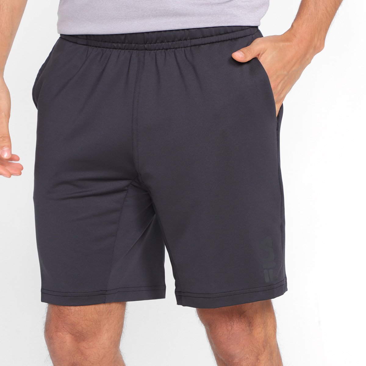 Bermuda Fila Logo Sports Masculina - Preto+Chumbo Menor preço em Bermuda Fila Logo Sports Masculina - Preto+Chumbo