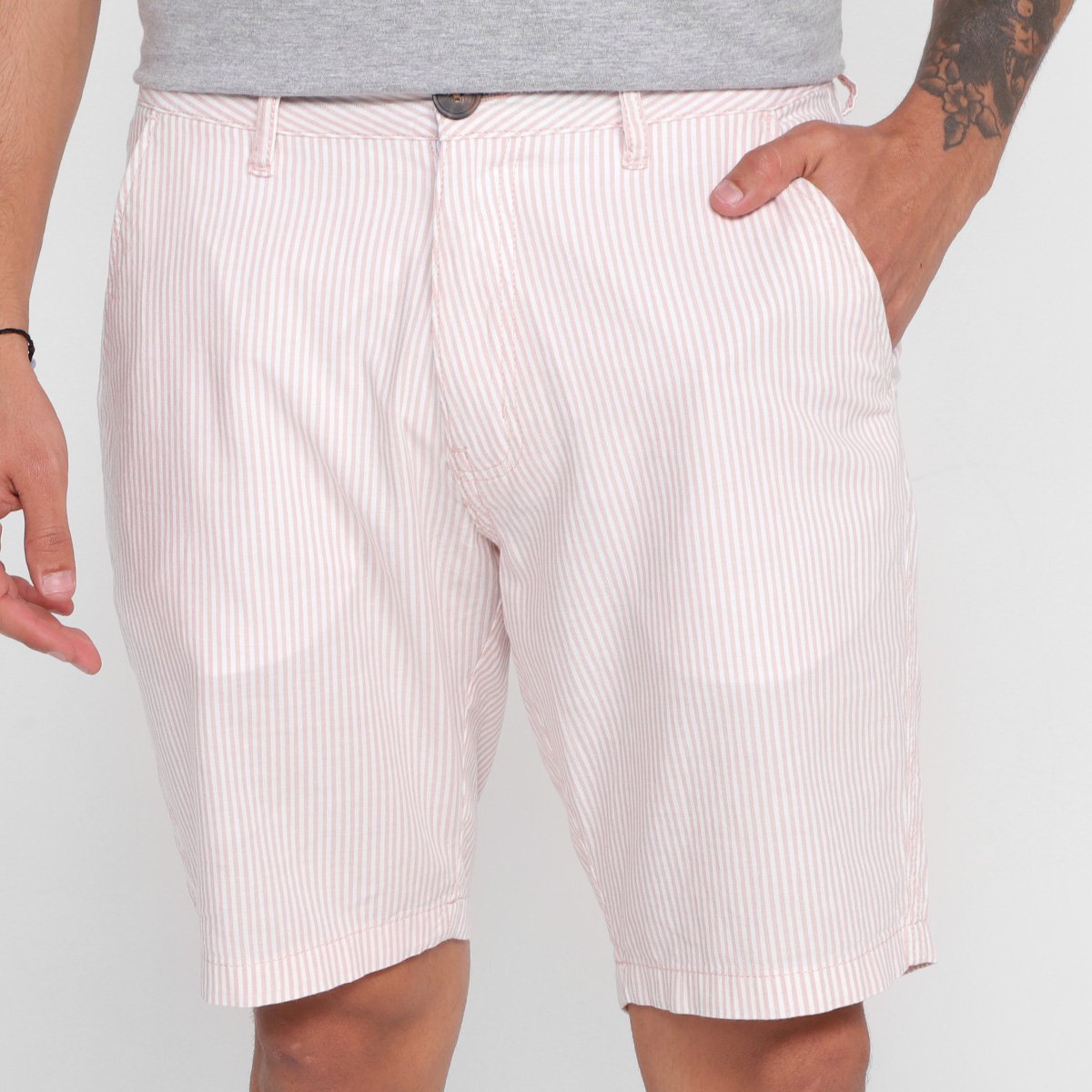 Bermuda Hering Listrada Masculina - Off White Menor preço em Bermuda Hering Listrada Masculina - Off White