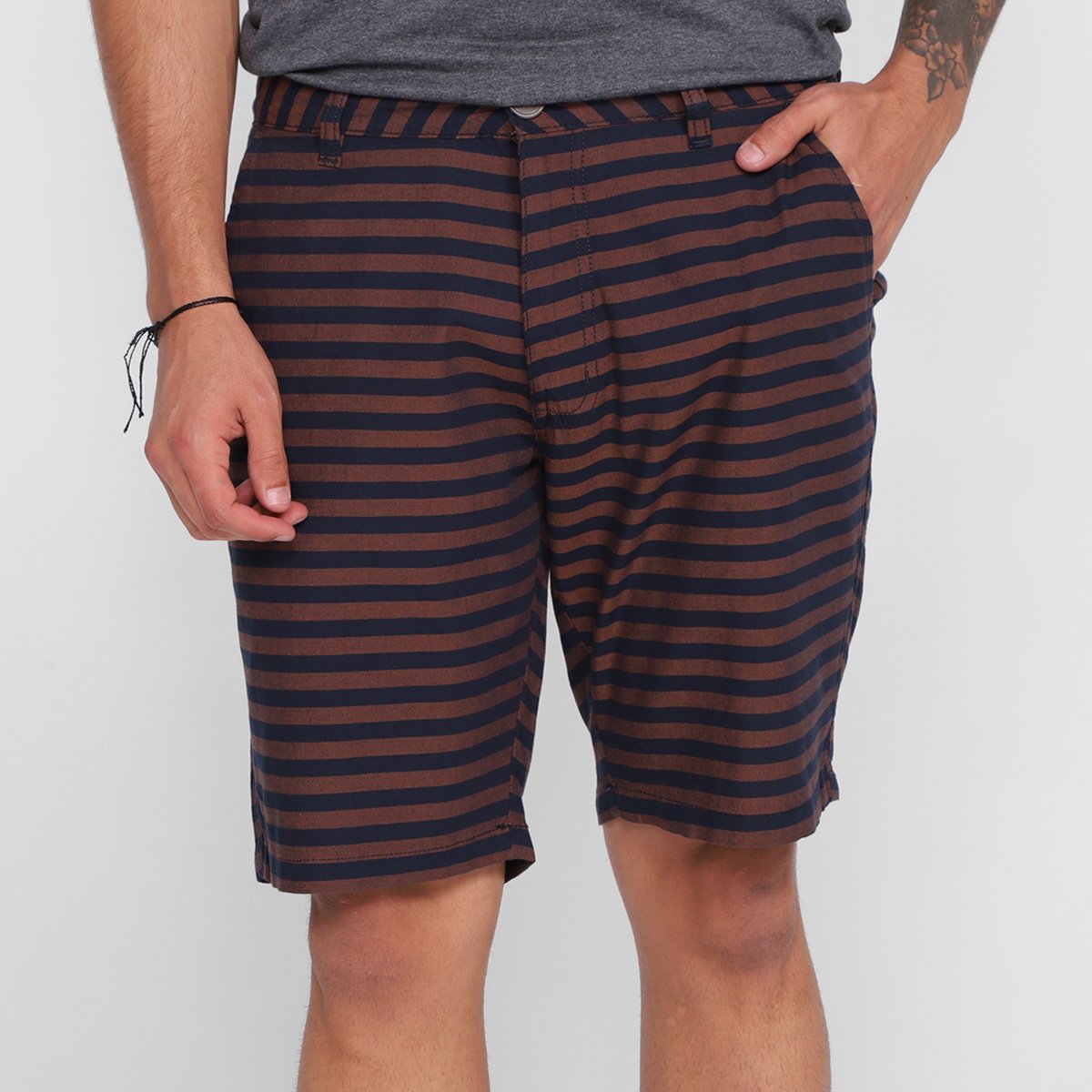 Bermuda Hering Listrada Masculina - Marrom Menor preço em Bermuda Hering Listrada Masculina - Marrom