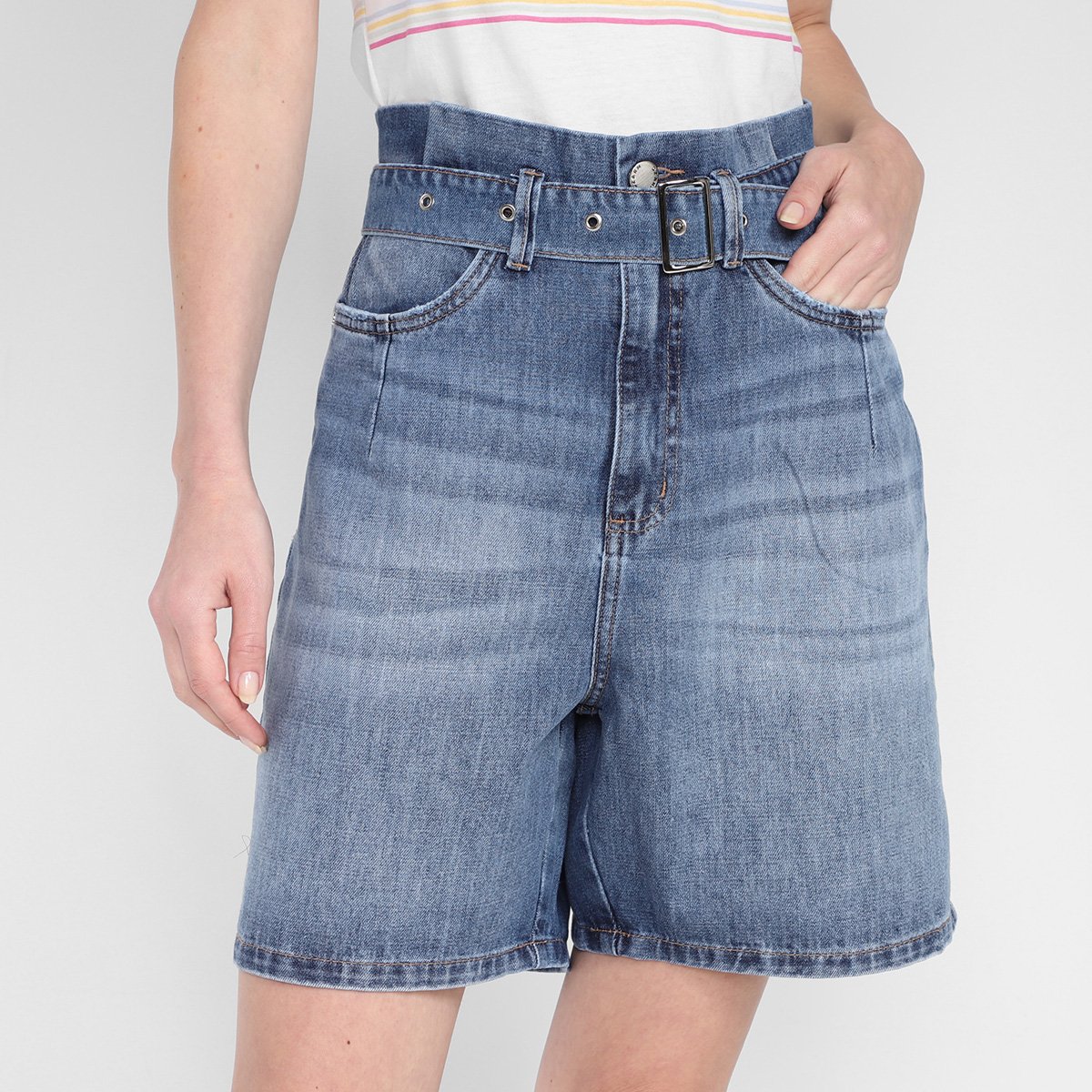 Bermuda Jeans Dzarm Clochard Feminina - Azul Claro Menor preço em Bermuda Jeans Dzarm Clochard Feminina - Azul Claro