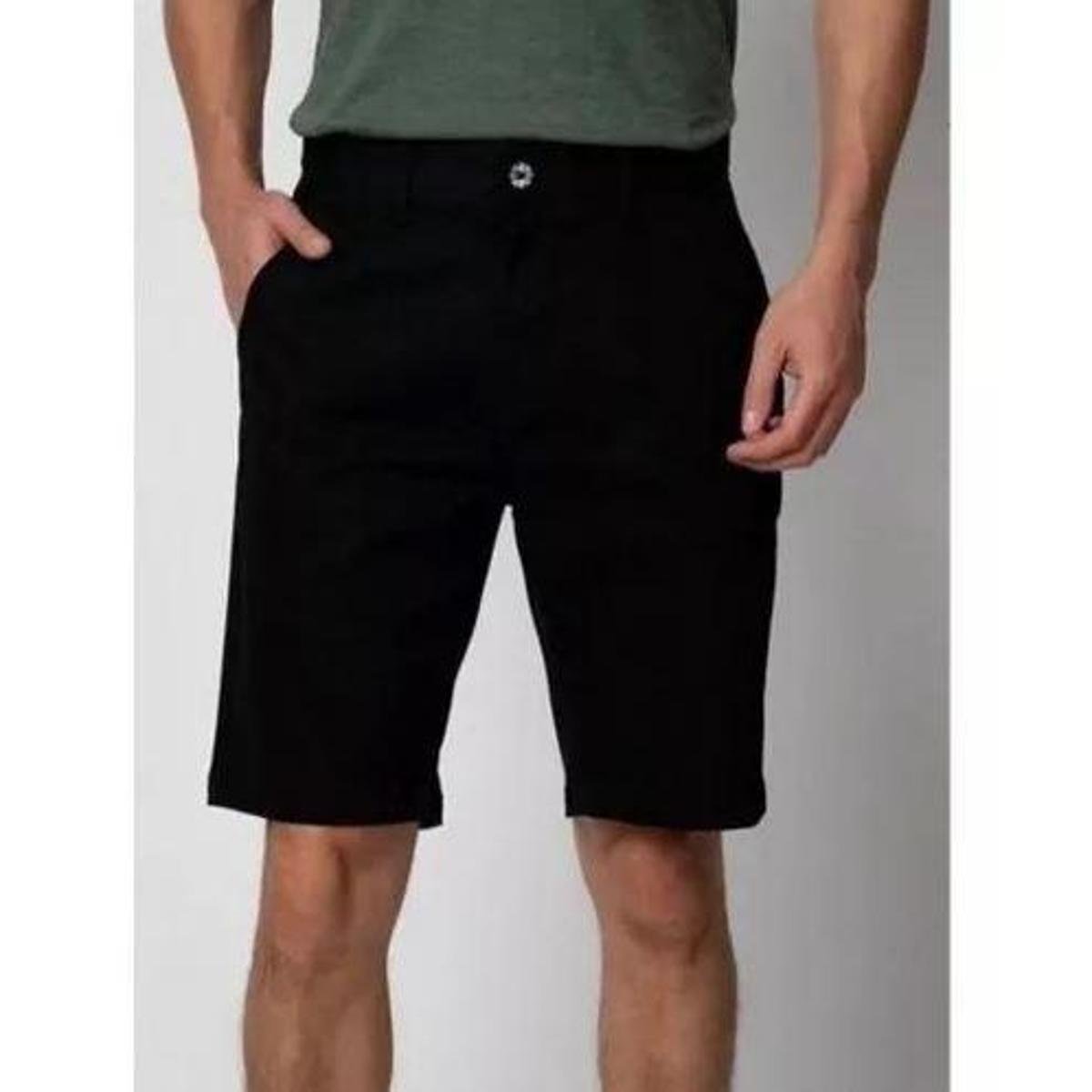 Bermuda Masculina Preta Reta Simples 4 Bolsos Menor preço em Bermuda Masculina Preta Reta Simples 4 Bolsos