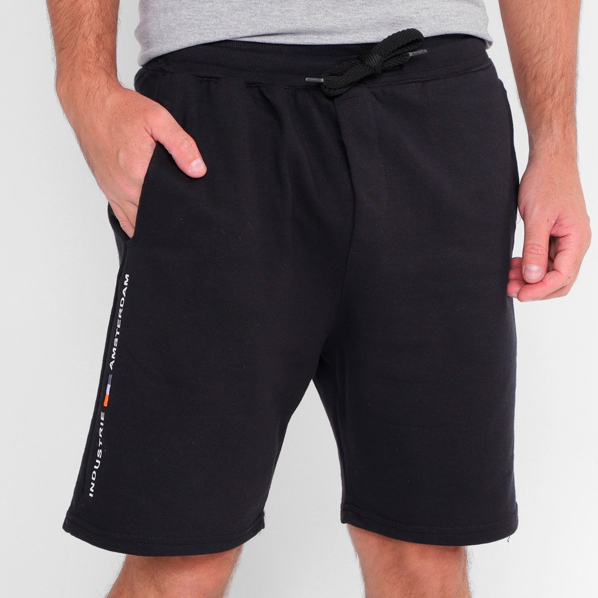 Bermuda Moletinho Industrie Amsterdam Masculina - Preto Menor preço em Bermuda Moletinho Industrie Amsterdam Masculina - Preto