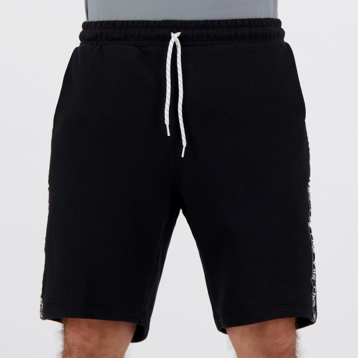 Bermuda Moletom Fila Basic Tape Masculina - Preto Menor preço em Bermuda Moletom Fila Basic Tape Masculina - Preto