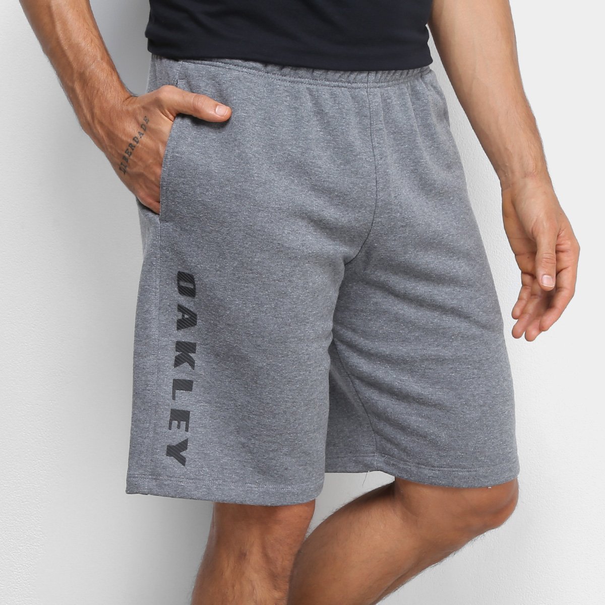 Bermuda Moletom Oakley Crossrange Dry Masculina - Cinza Claro Menor preço em Bermuda Moletom Oakley Crossrange Dry Masculina - Cinza Claro