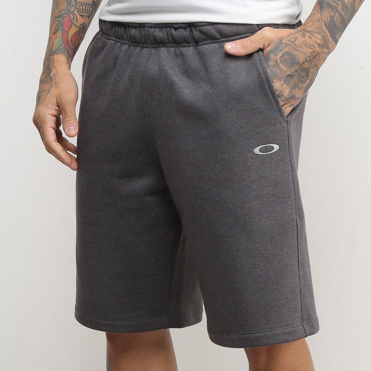 Bermuda Moletom Oakley Tech Masculina - Preto e Cinza é ruim? Bermuda Moletom Oakley Tech Masculina - Preto e Cinza é boa?