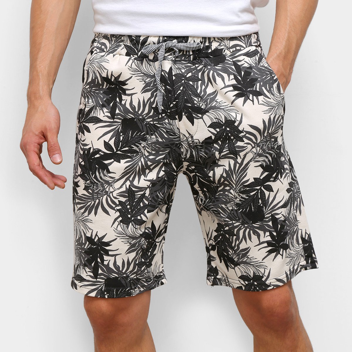 Bermuda Moletom Otn Floral Masculina - Preto e Branco Menor preço em Bermuda Moletom Otn Floral Masculina - Preto e Branco