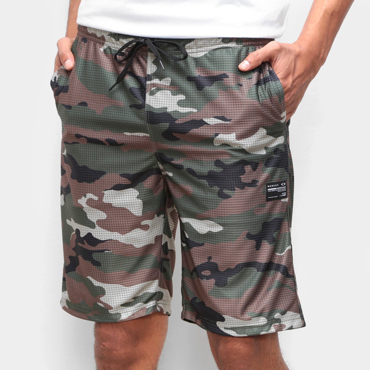 Bermuda Oakley Camo Reversible Masculina - Verde Militar Menor preço em Bermuda Oakley Camo Reversible Masculina - Verde Militar