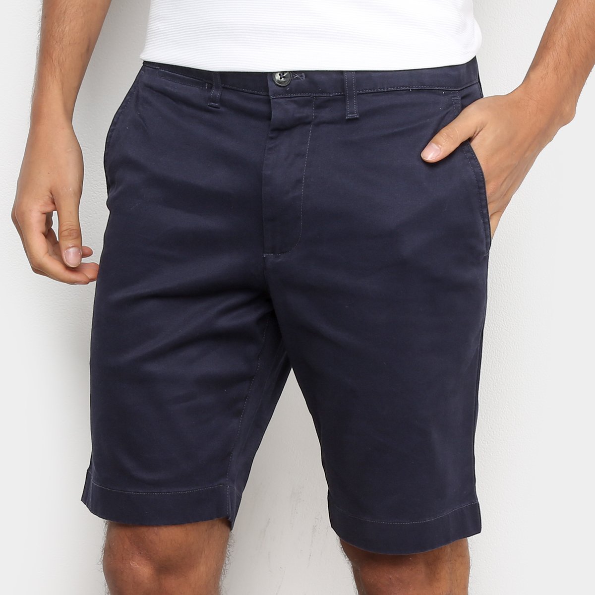 Bermuda Sarja Lacoste Lisa Masculina - Marinho Menor preço em Bermuda Sarja Lacoste Lisa Masculina - Marinho