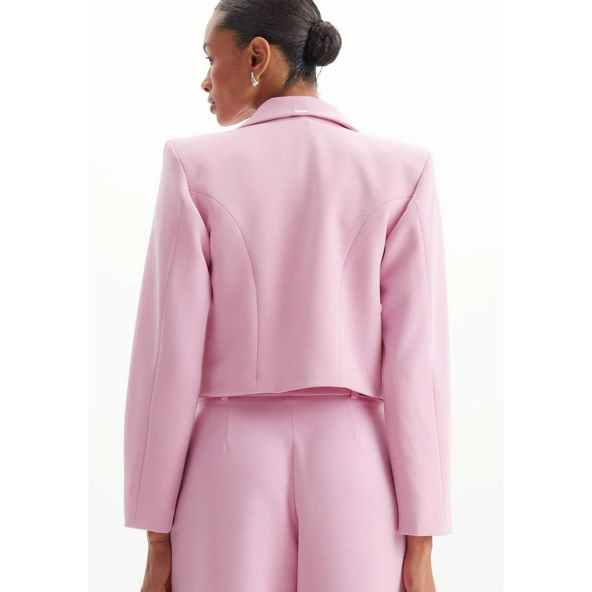 Blazer Alfaiataria Cropped Lança Perfume Menor preço em Blazer Alfaiataria Cropped Lança Perfume