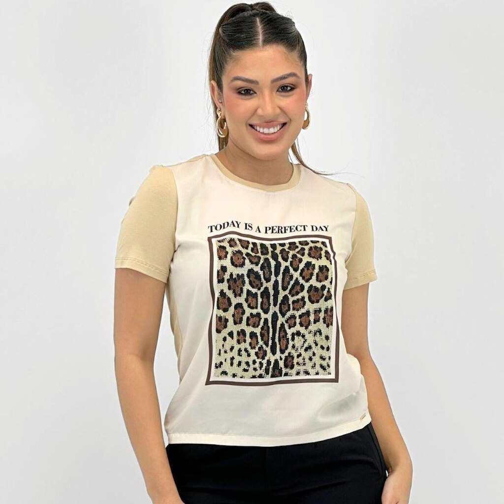 Blusa Bana Bana Manga Curta em Tecido com Aplicações Feminina