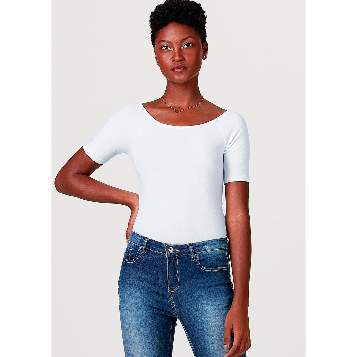 camiseta feminina gola canoa