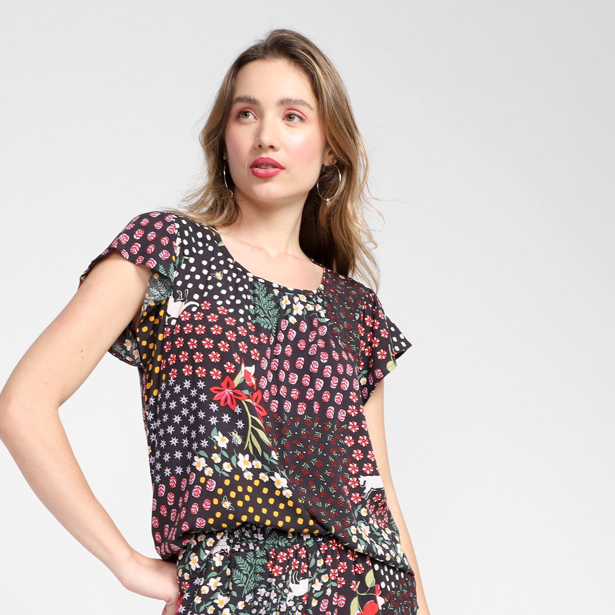 Blusa Cantão Floral Gatos Feminina - Preto Menor preço em Blusa Cantão Floral Gatos Feminina - Preto