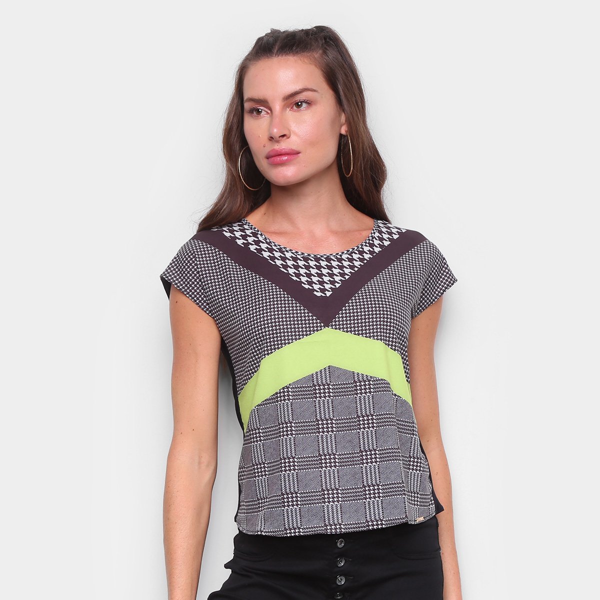 Blusa Cativa Básica Xadrez Feminina - Preto Menor preço em Blusa Cativa Básica Xadrez Feminina - Preto