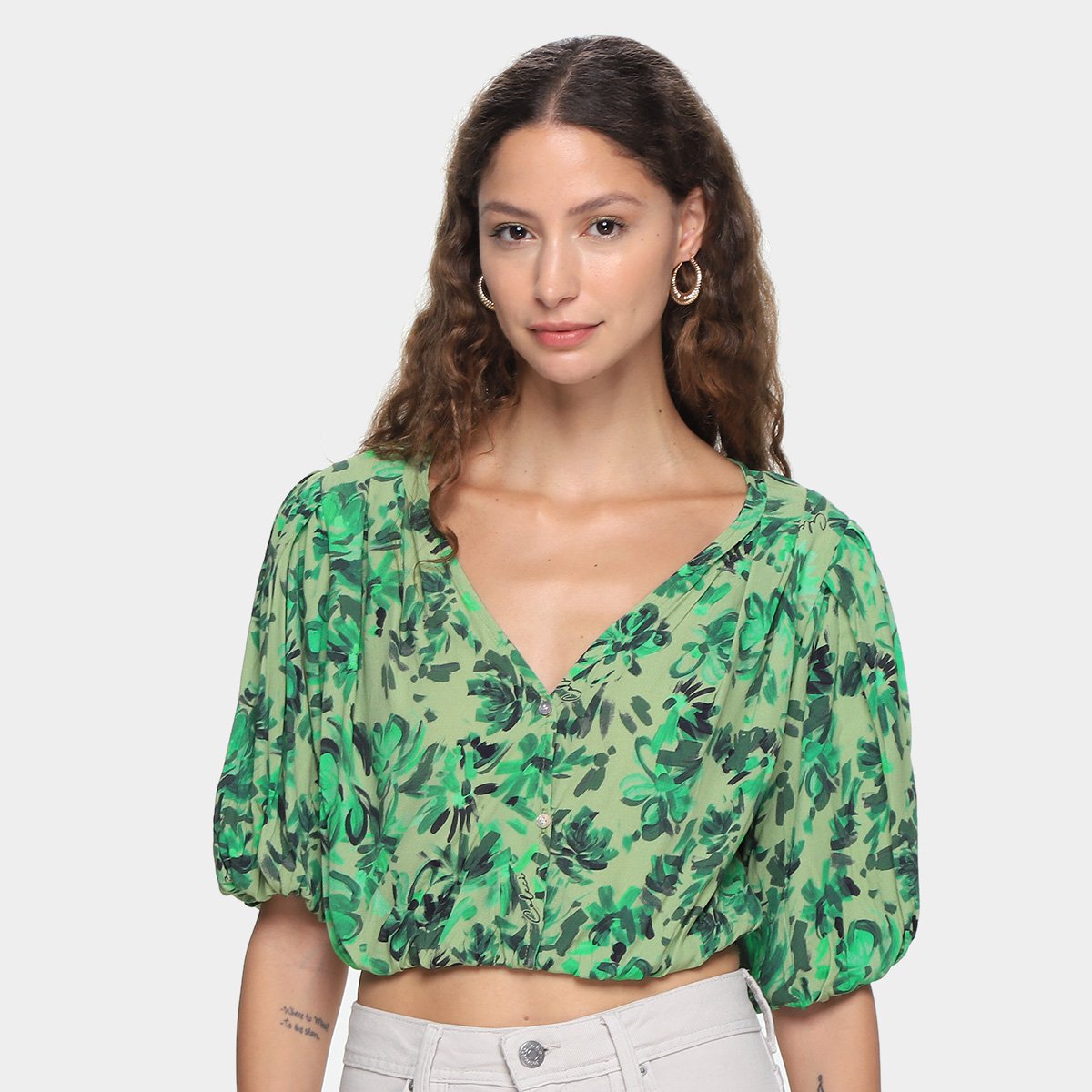 Blusa Colcci Cropped Manga Bufante Feminina - Verde+Preto Menor preço em Blusa Colcci Cropped Manga Bufante Feminina - Verde+Preto