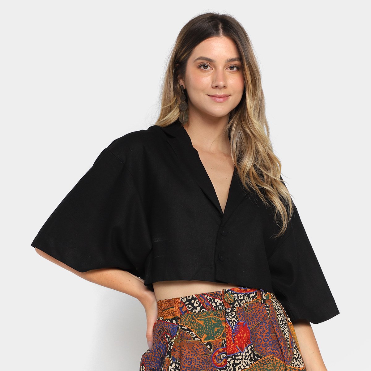 Blusa Cropped Farm Liso com Botões Feminina - Preto Menor preço em Blusa Cropped Farm Liso com Botões Feminina - Preto
