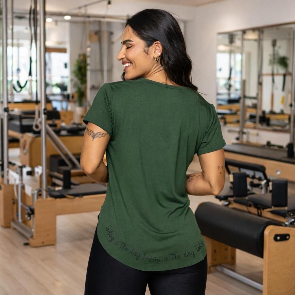 Blusa Feminina Karina Viscolycra com Silk nas Costas Conforto Leveza e Estilo Fitness Casual