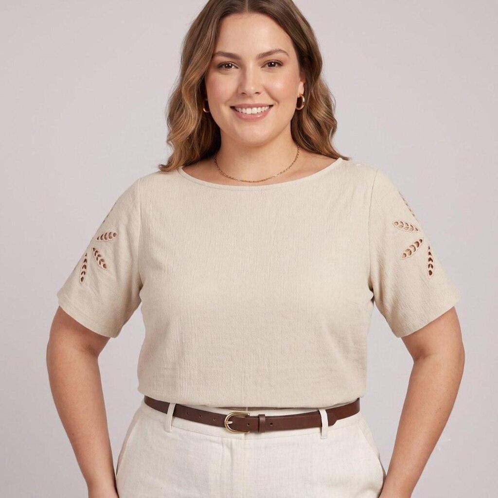 Blusa Feminina Plus Size Com Detalhes Na Manga Secret