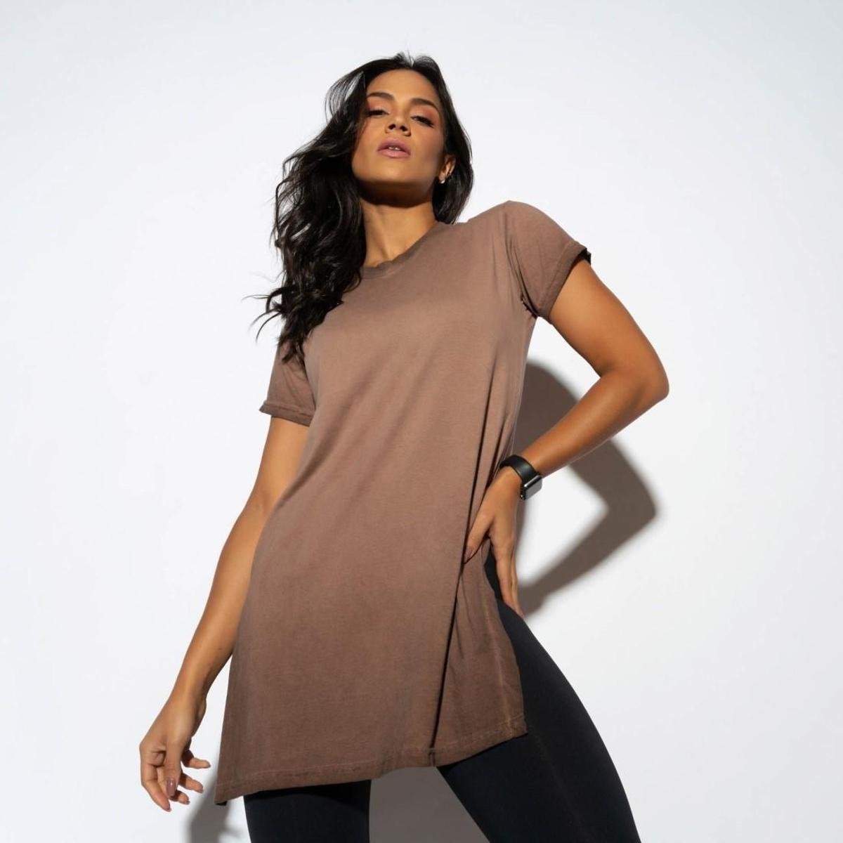 Blusa Fitness Alongada com Fenda BL Feminina - Marrom Menor preço em Blusa Fitness Alongada com Fenda BL Feminina - Marrom