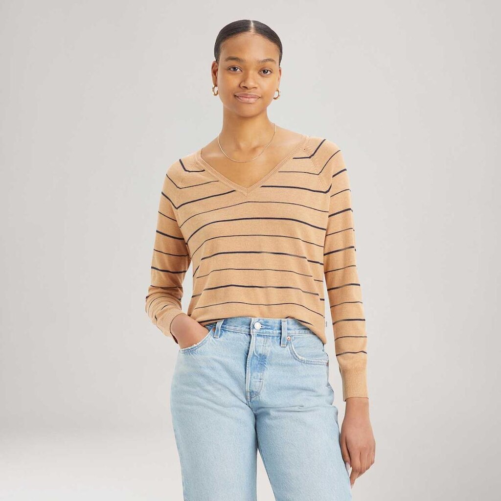 Blusa Levi's Petal Gola V Manga Longa Bege Feminina