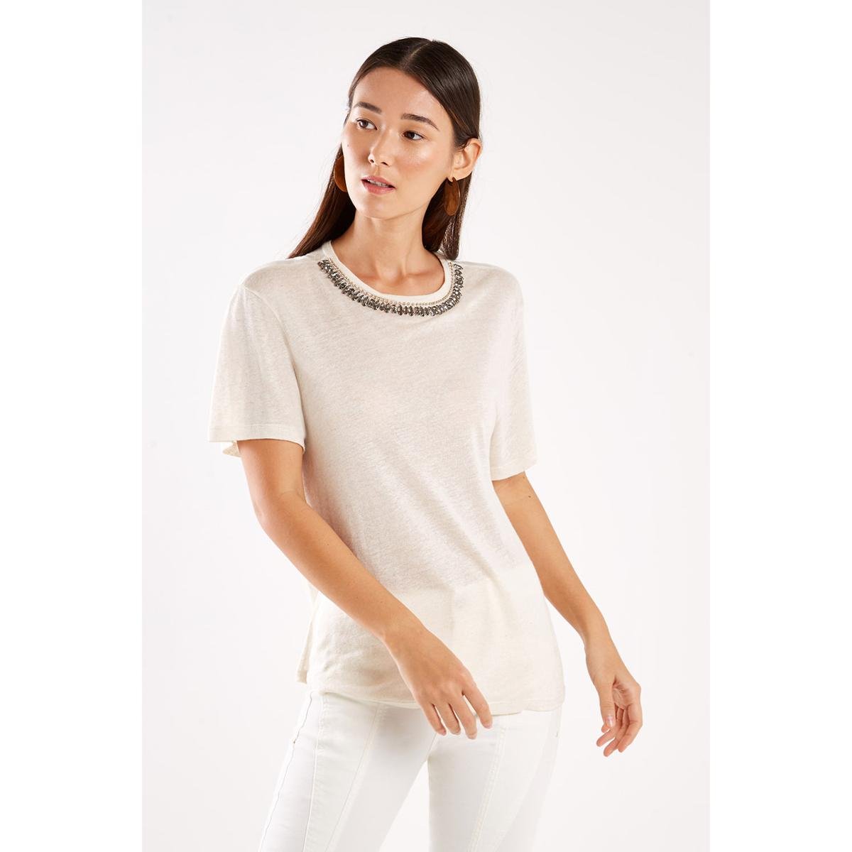 blusa com bordado na gola