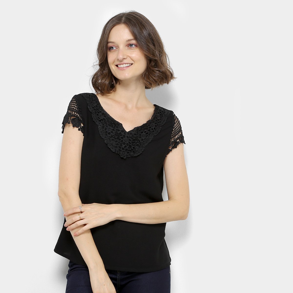 Blusa Sofia Fashion Guipir Com Apliques Feminina - Preto é ruim? Blusa Sofia Fashion Guipir Com Apliques Feminina - Preto é boa?