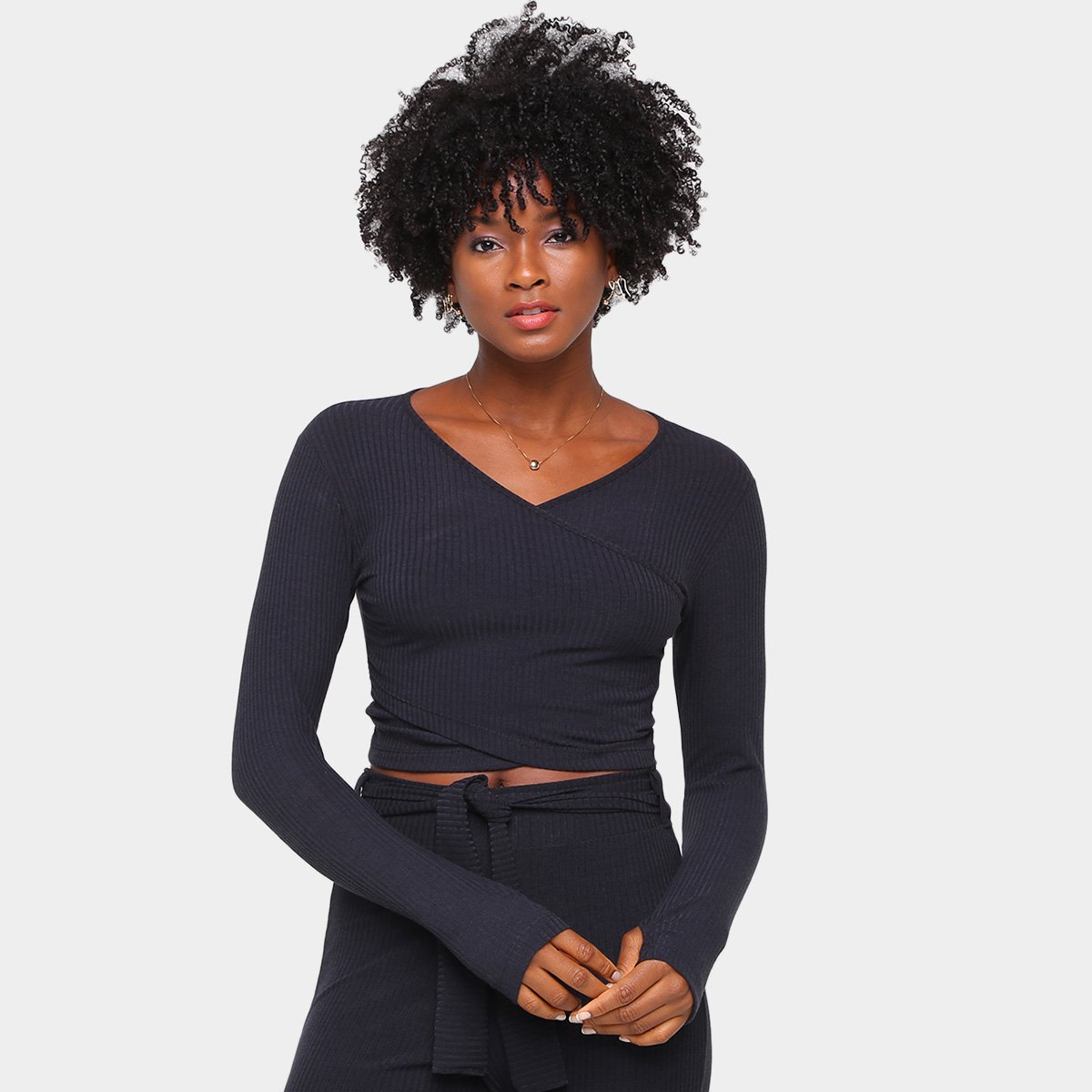 Blusa Volare Cropped Cruzada Canelada Manga Longa Feminina - Preto Menor preço em Blusa Volare Cropped Cruzada Canelada Manga Longa Feminina - Preto