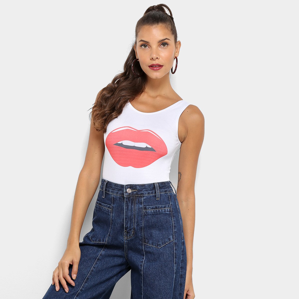 Body Flora Zuu Estampa Boca Feminino - Branco Menor preço em Body Flora Zuu Estampa Boca Feminino - Branco