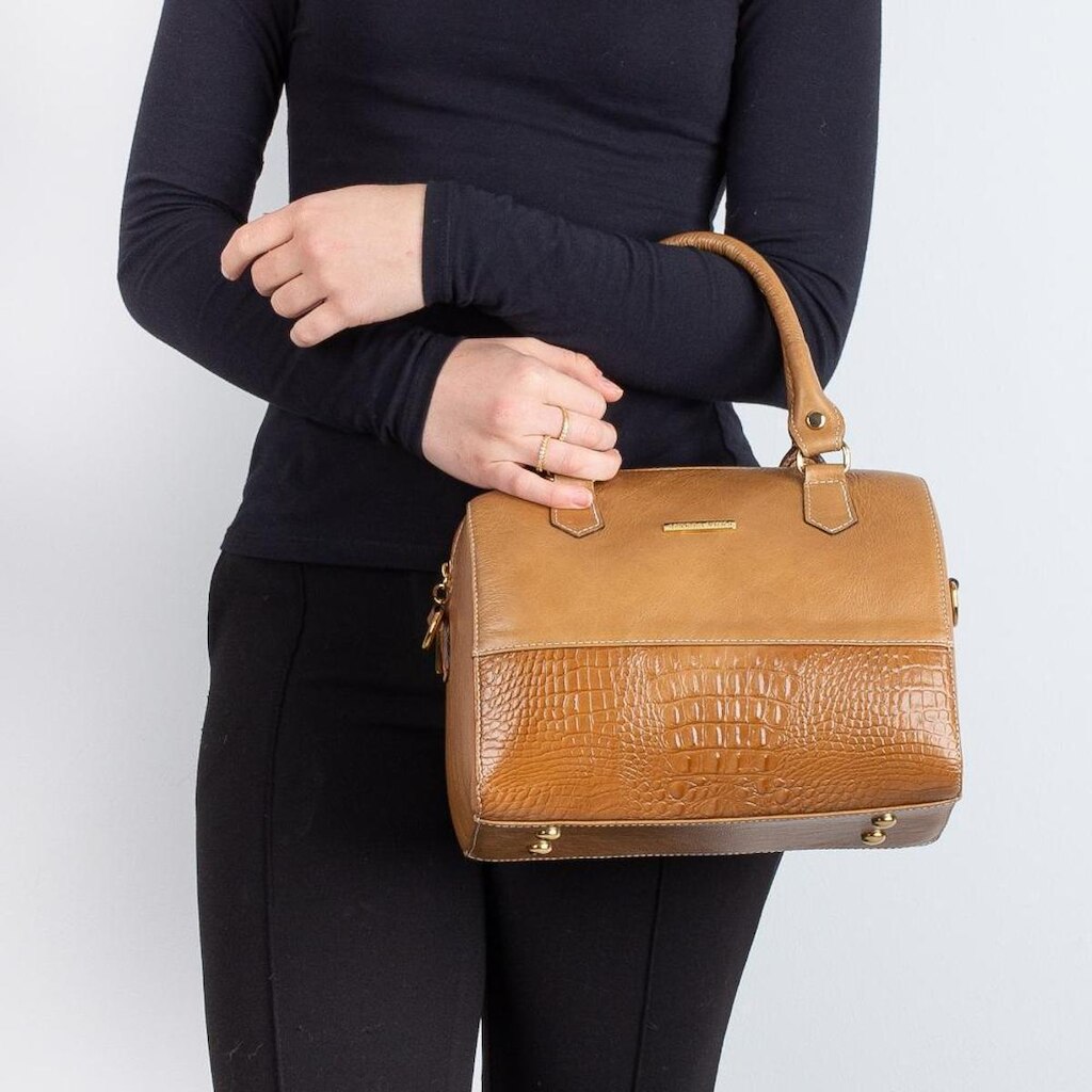Bolsa baú de mão em couro Sthefani