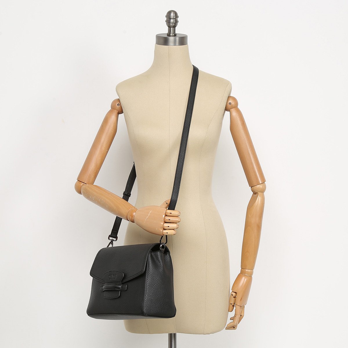 Compre Bolsa Estruturada Colcci Texturizada Preta Colcci Online